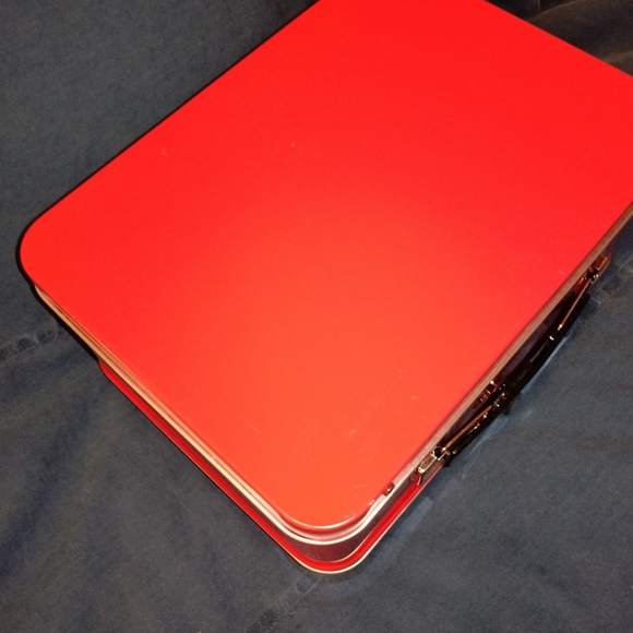 Cute Red Metal Lunchbox - Picture 4 of 7
